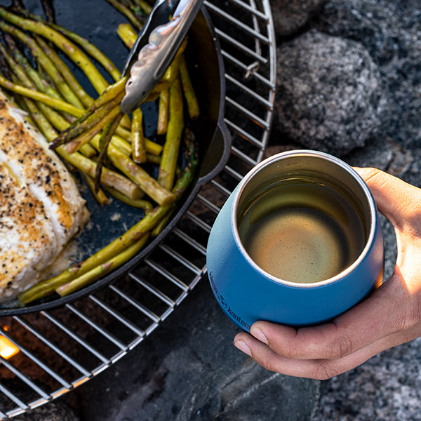 Wine tumbler with grill and food